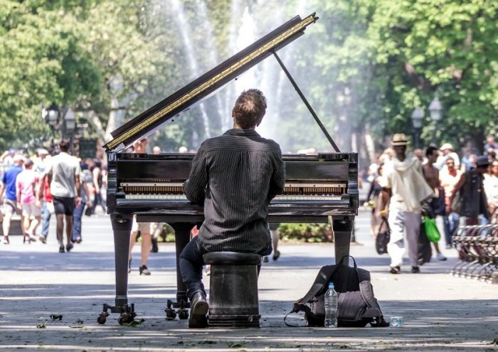 Manhattan Concert Solo Piano Park Lonely New York